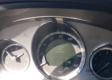 2011 Mercedes-Benz E 350 4Matic z USA, uszkodzony, nr VIN WDDHF8HBXBA326347